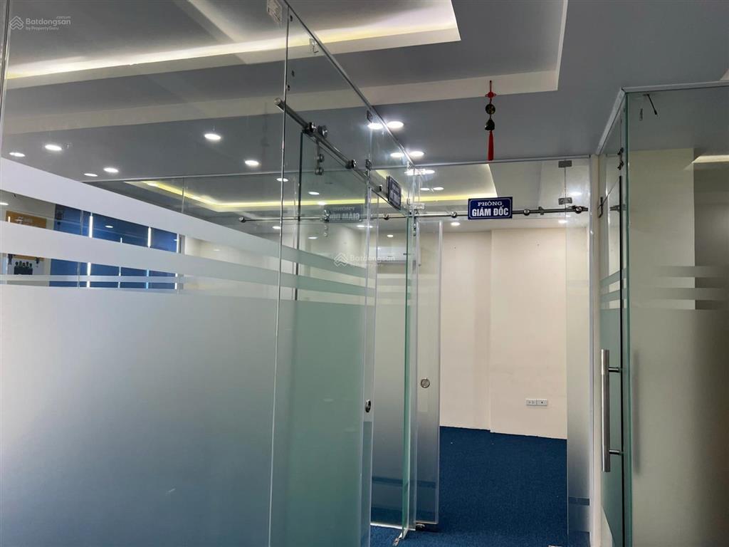 Cho thuê văn phòng tại khu a geleximco có hầm để xe, thang máy đầy đủ