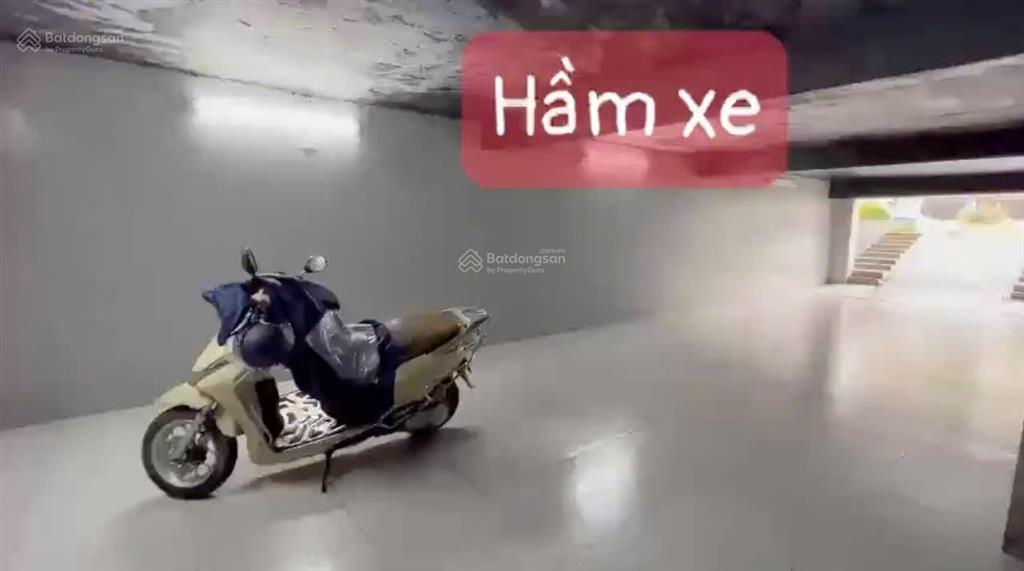 Cho thuê văn phòng tại khu a geleximco có hầm để xe, thang máy đầy đủ