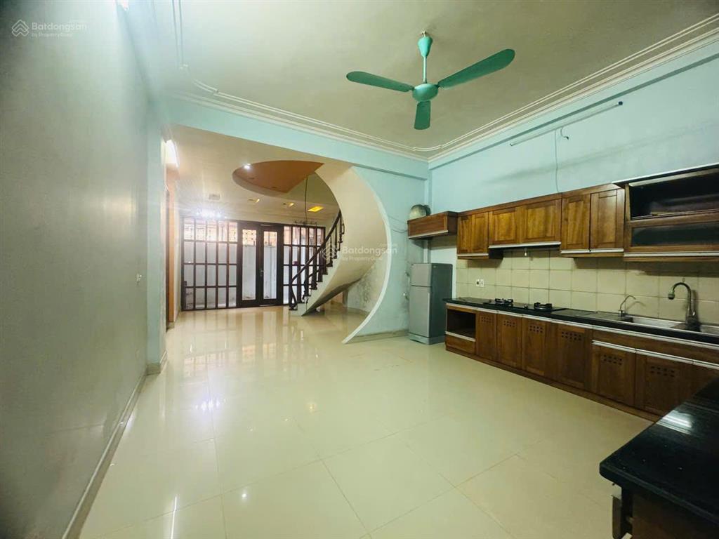 Cho thuê nhà 5 tầng ô tô đỗ cửa số nhà 45, ngõ 68/53/16 cầu giấy