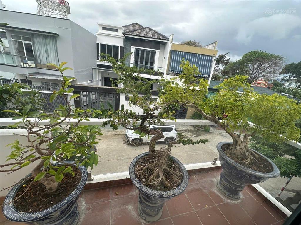 Nhà góc 2mt đường đặng vũ hiệp ngay vĩnh điền trung 88,9m2 3 tầng 3pn. sổ hồng. giá bán 9,9 tỷ