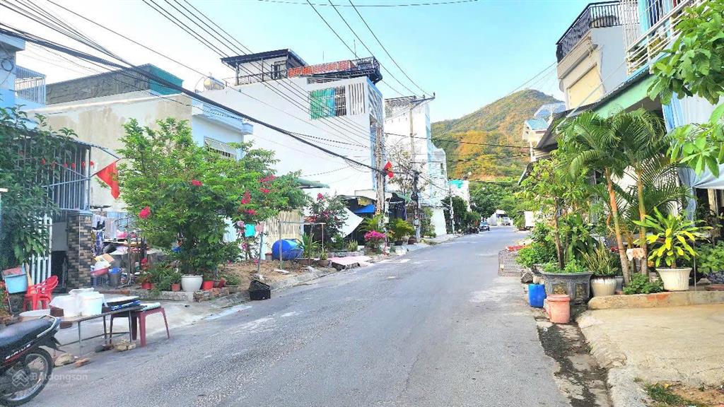 Nhà góc 2mt 64,2m2 nguyễn địa lộ, hòn sện, vĩnh hoà, nha trang, giá 4,6 tỷ  0786 662 ***