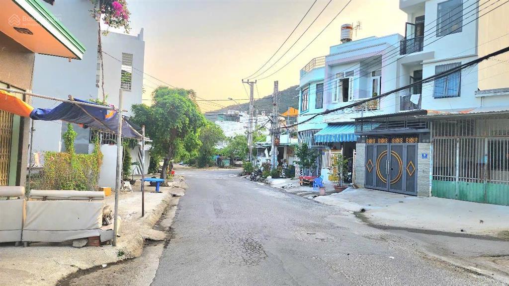 Nhà đáng đầu tư 2 mt nguyễn địa lộ vĩnh hoà nha trang 64,2m2 giá chỉ 4,6 tỷ  0786 662 ***