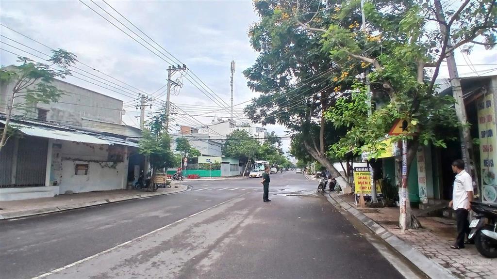 Nhà 236m2 3 tầng 5pn đường phùng hưng phường nam nha trang khánh hoà giá 16 tỷ  0786 662 ***