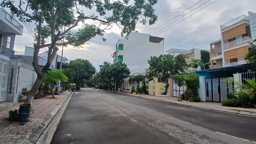 Nhà 236m2 3 tầng 5pn đường phùng hưng phường nam nha trang khánh hoà giá 16 tỷ  0786 662 ***