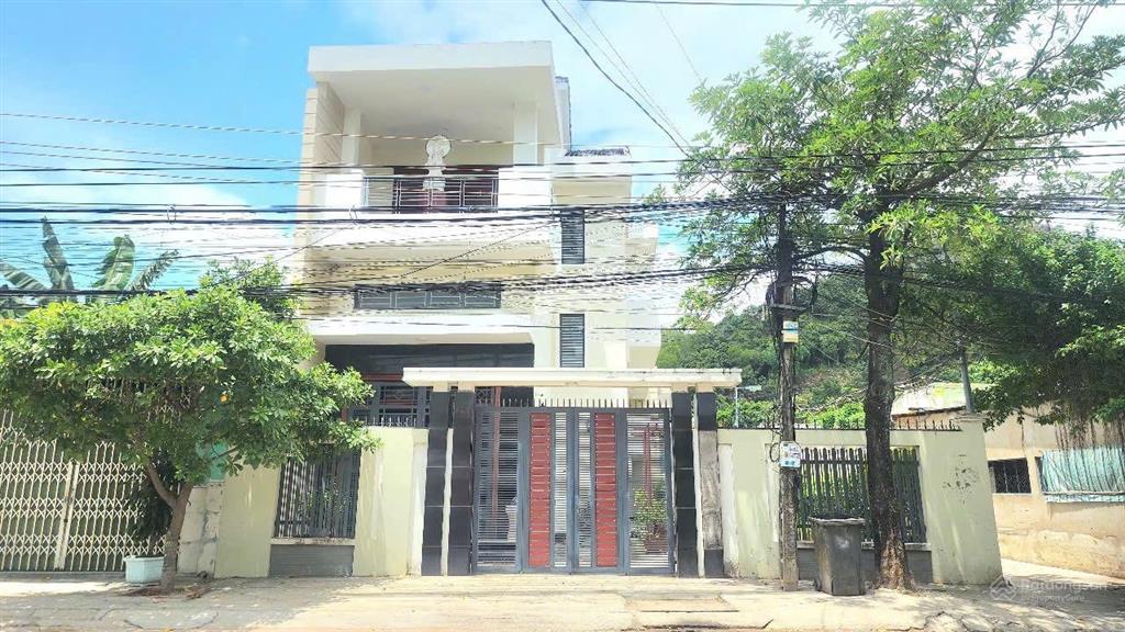 Nhà mặt tiền kinh doanh 3 tầng 306,6m2 nguyễn khuyến vĩnh hải nha trang giá 13,5 tỷ  0786 662 ***