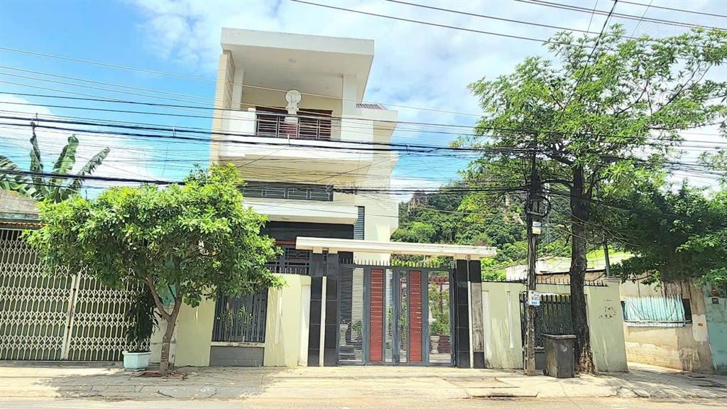 Nhà mặt tiền kinh doanh 3 tầng 306,6m2 nguyễn khuyến vĩnh hải nha trang giá 13,5 tỷ  0786 662 ***