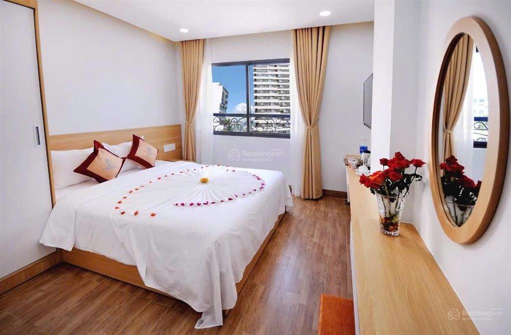 Khách sạn 153,5m2 10 tầng 39 phòng trung tâm nha trang cách biển 200m kinh doanh tốt  0786 662 ***