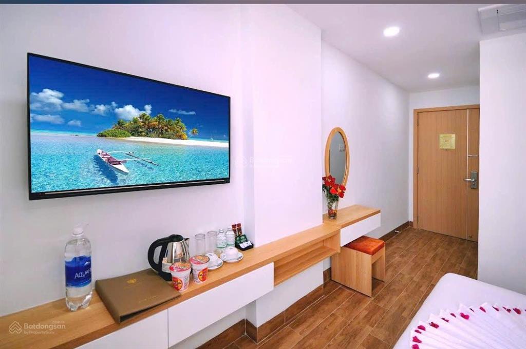Khách sạn 153,5m2 10 tầng 39 phòng trung tâm nha trang cách biển 200m kinh doanh tốt  0786 662 ***