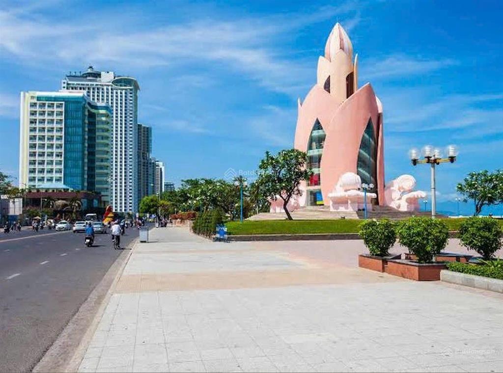 Khách sạn 153,5m2 10 tầng 39 phòng trung tâm nha trang cách biển 200m kinh doanh tốt  0786 662 ***