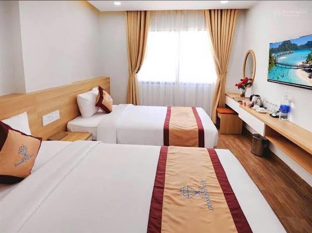 Khách sạn 153,5m2 10 tầng 39 phòng trung tâm nha trang cách biển 200m kinh doanh tốt  0786 662 ***