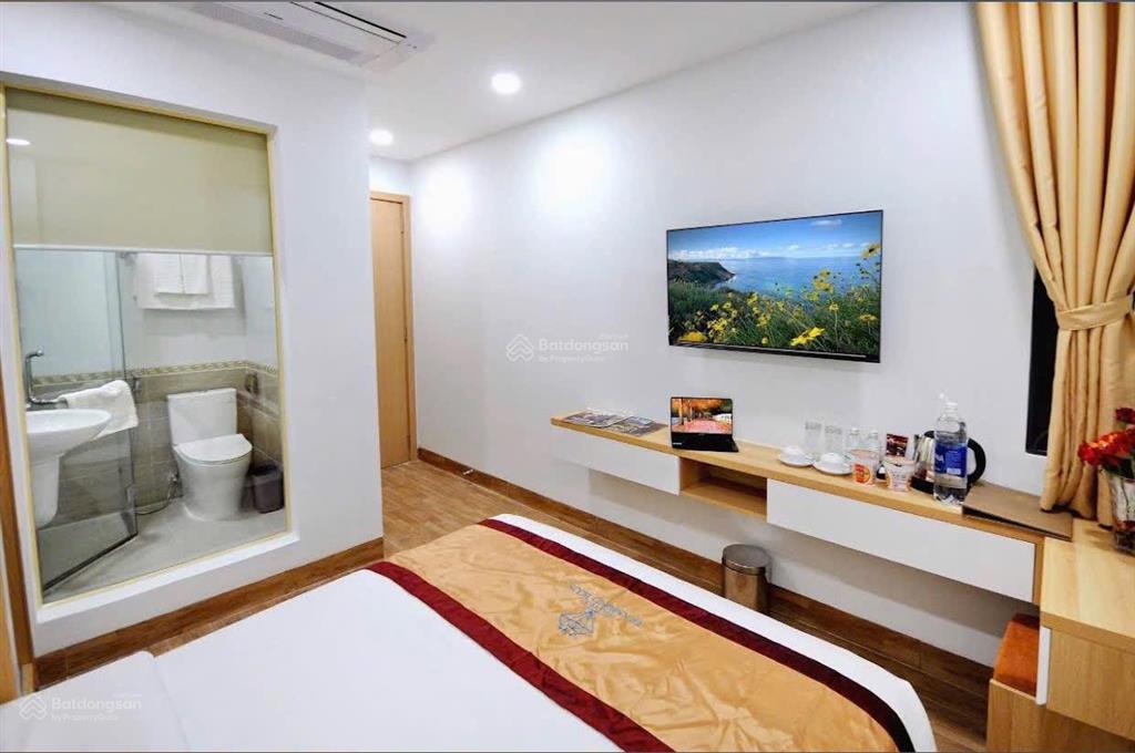 Khách sạn 153,5m2 10 tầng 39 phòng trung tâm nha trang cách biển 200m kinh doanh tốt  0786 662 ***