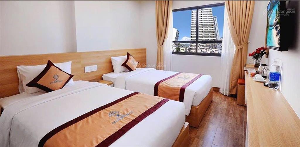 Khách sạn 153,5m2 10 tầng 39 phòng trung tâm nha trang cách biển 200m kinh doanh tốt  0786 662 ***