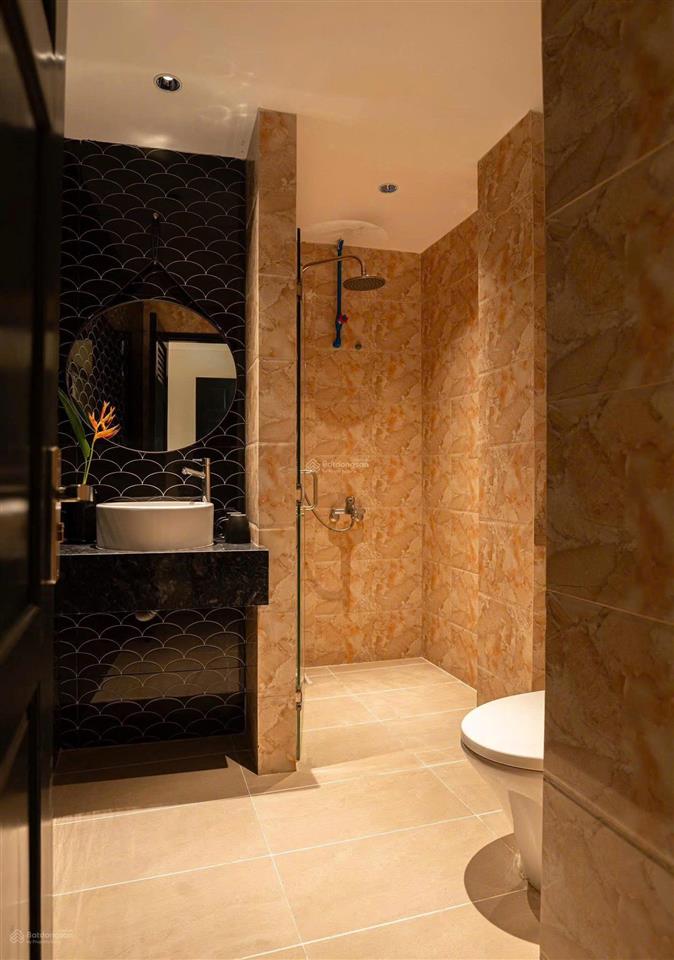 Nhượng khách sạn 179m2, 8 lầu, 35 phòng, đường bạch đằng, phường nha trang giá 47 tỷ  0786 662 ***