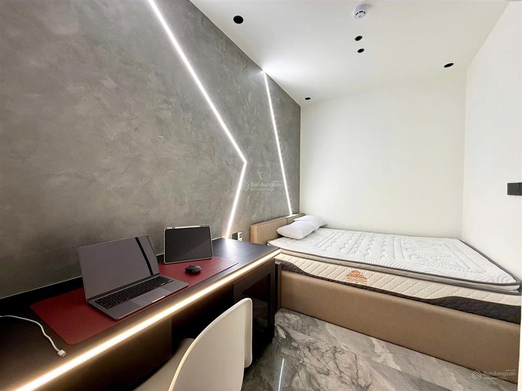 Bán nhanh toà nhà căn hộ 18 phòng và 1 penthouse đang cho thuê 175tr/tháng phường nha trang 35 tỷ