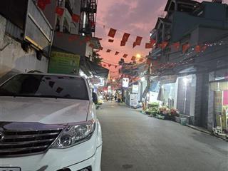 Bán nhà quận 7, ngay chợ lý phục man, dt 50m2 ngang 6m giá chỉ 4.25tỷ còn bớt