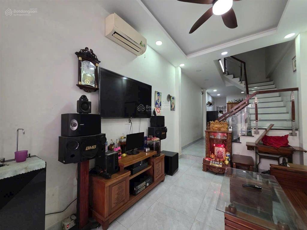 Bán nhà 3 tầng, hxh gần, đ. trần xuân soạn, 3 phòng ngủ, phường tân hưng, quận 7,sát quận 4, hơn 4t