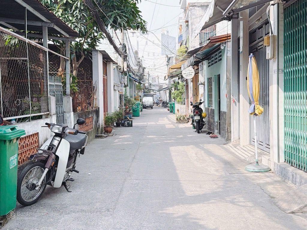 Bán nhà 3 tầng, hxh gần, đ. trần xuân soạn, 3 phòng ngủ, phường tân hưng, quận 7,sát quận 4, hơn 4t