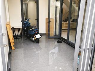 Bán nhà quận 7  kế bên phú mỹ hưng  dt75m2  giá 3 tỷ 85 sổ hồng riêng không quy hoạch