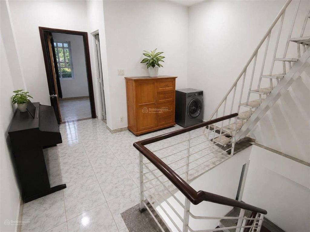 Chủ gấp bán nhà 4 tầng btct, 4phong ngủ,dt 40m2, ngay chợ phú thuận quận 7 giá 4ty *