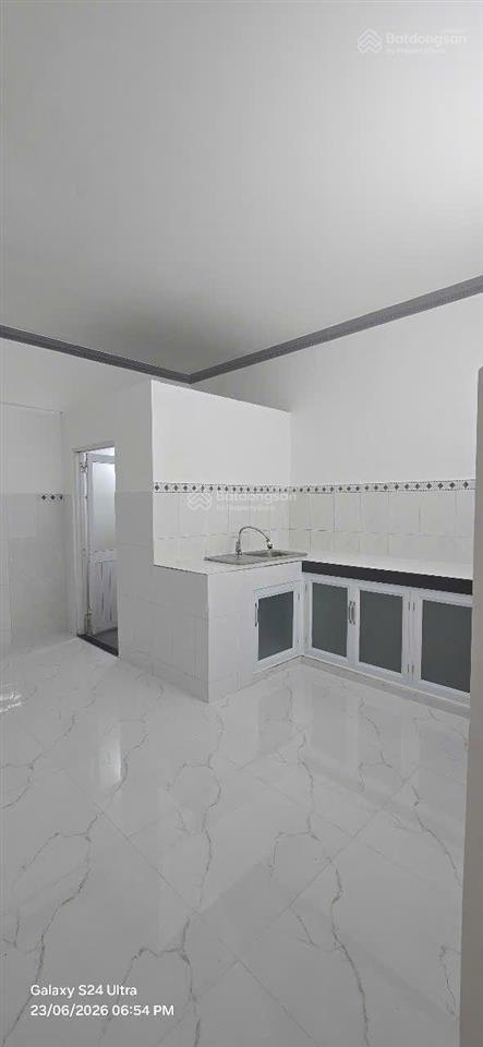 Gấp bán nhà đẹp ở liền quận 7, mặt tiền kinh doanh buôn bán, kế bên phú mỹ hưng, nhỉnh 4 tỷ có tl