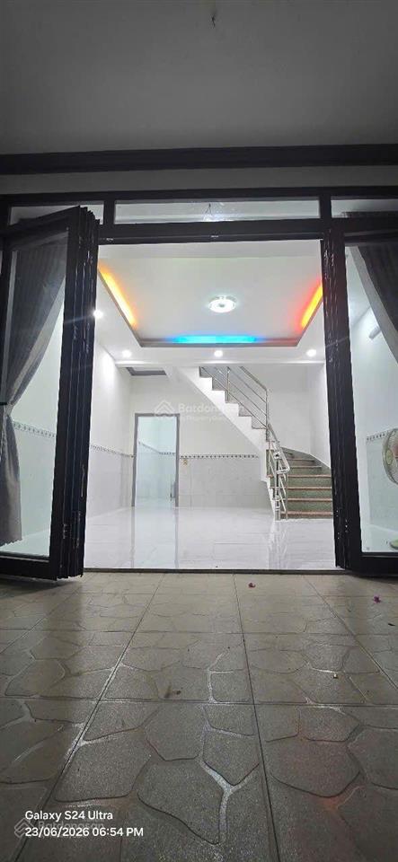 Gấp bán nhà đẹp ở liền quận 7, mặt tiền kinh doanh buôn bán, kế bên phú mỹ hưng, nhỉnh 4 tỷ có tl