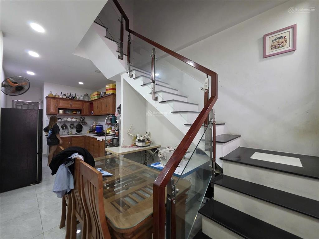 Bán nhà quận 7  huỳnh tấn phát  kế bên phú mỹ hưng  nhà 3 tầng  hẻm xe hơi  4phòngngủ 4tỷ nhỉn
