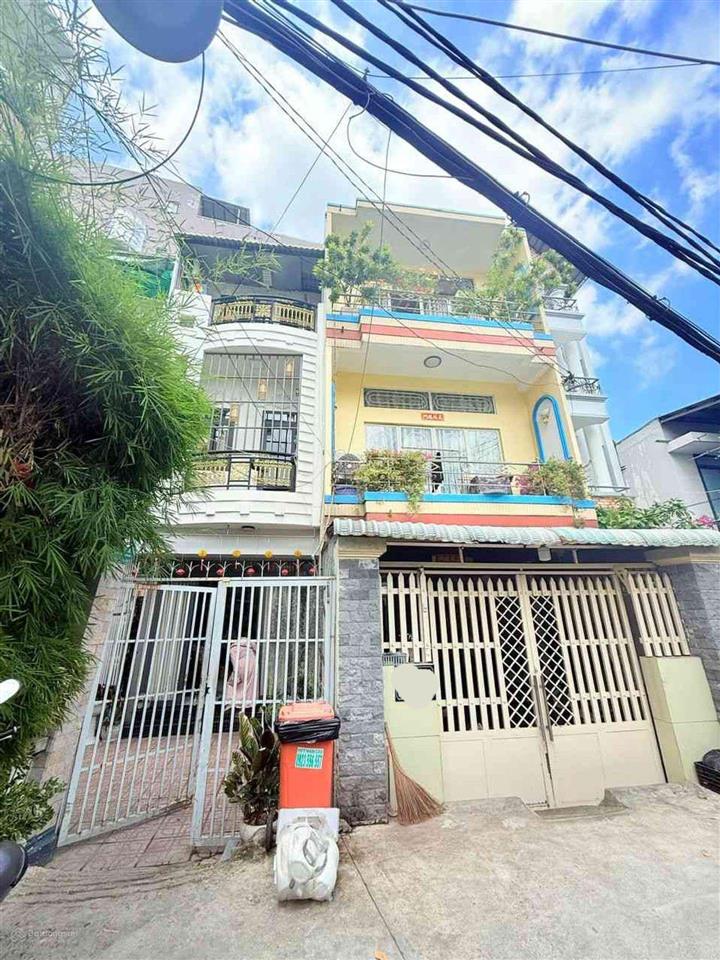 Bán nhà quận 7  huỳnh tấn phát  kế bên phú mỹ hưng  nhà 3 tầng  hẻm xe hơi  4phòngngủ 4tỷ nhỉn