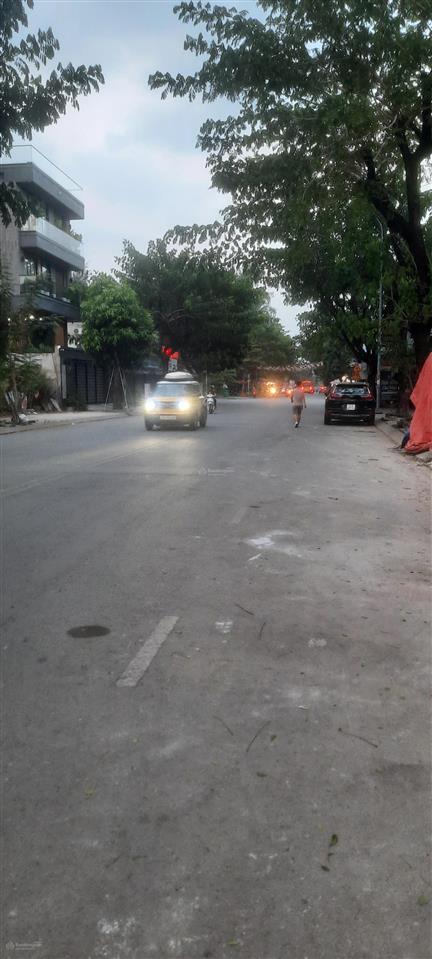 Bán biệt thự sân vườn góc 2 mặt tiền đường số phạm hữu lầu p.phú mỹ q.7 dt 20x24m giá 70 tỷ