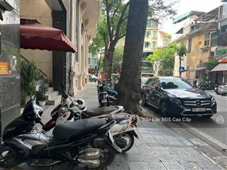 Bán khách sạn vip mặt phố triệu việt vương 10 tầng dòng tiền 500tr/th, giá 220 tỷ thương lượng.