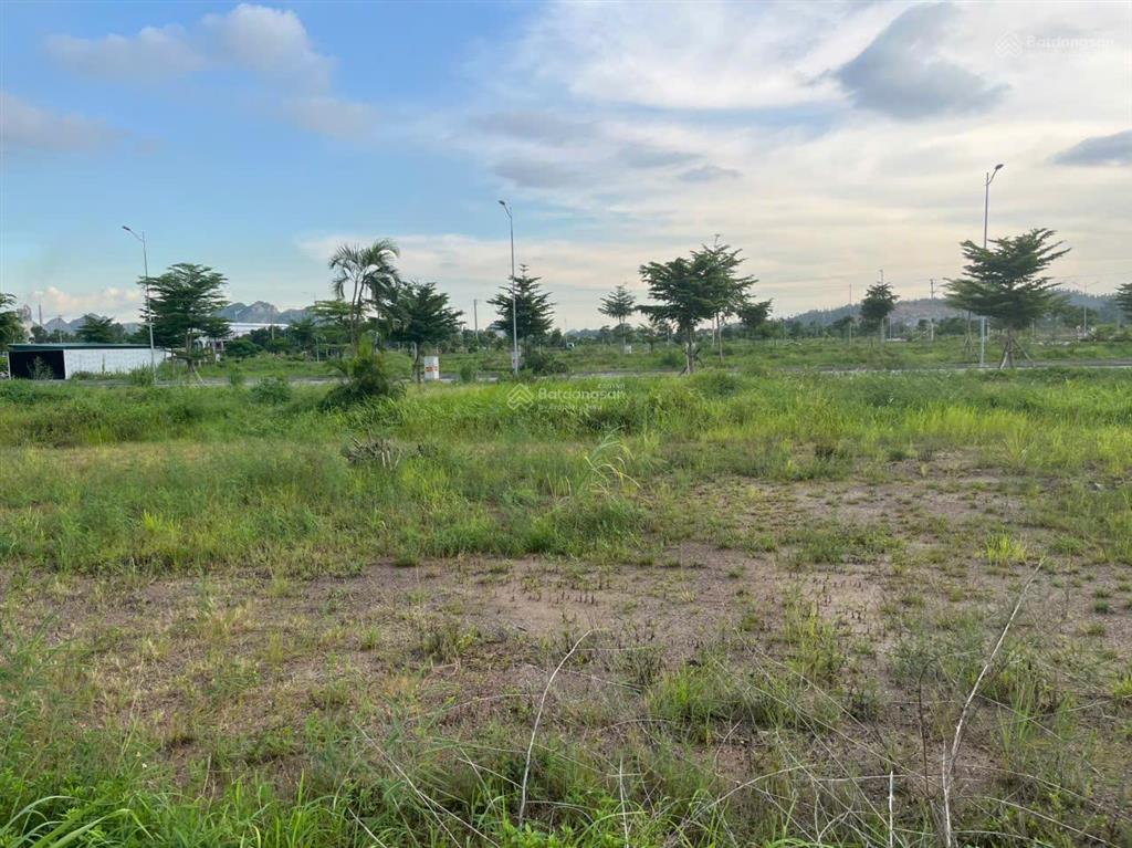 Bán đất tại khu đô thị vĩnh hồng, đông triều, giá 13,8 tỷ, 315 m2 giá ưu đãi