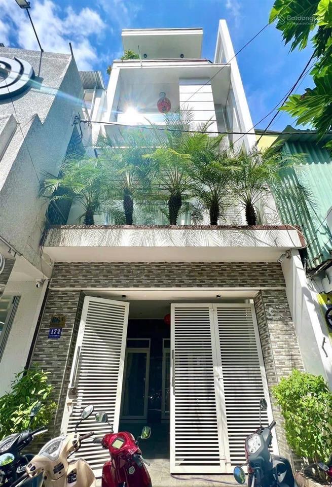 Cho thuê nhà 4 tầng có thang máy mặt tiền đường nguyễn thị minh khai hướng đông nam.
