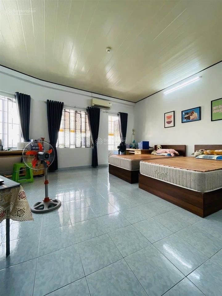 Bán căn hộ chung cư chợ đầm 108m2 view cổng chào, tiện ích đầy đủ.