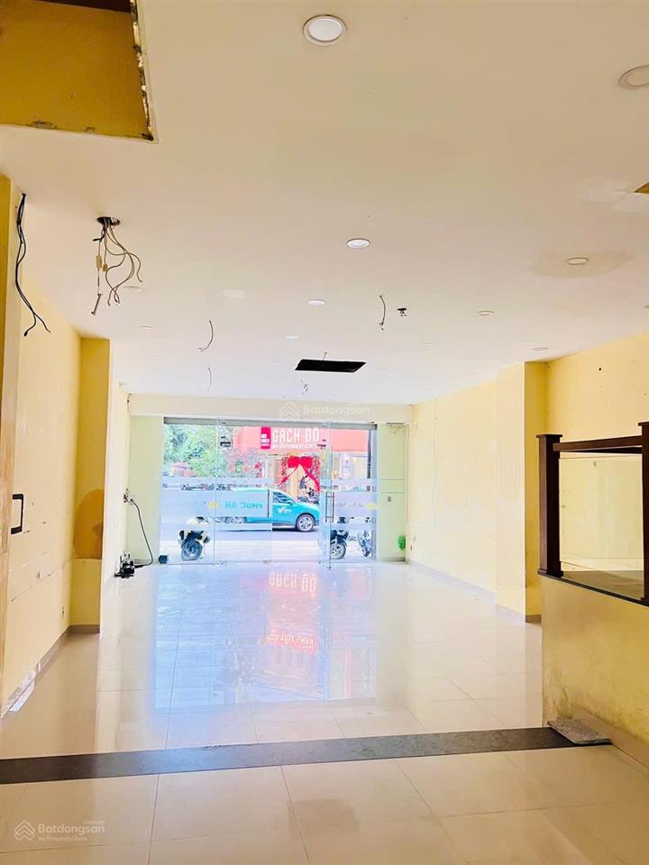 Cho thuê nhà 4 tầng 130m2 ngang 6m mặt tiền đường thích quảng đức, hướng đông mát mẻ.