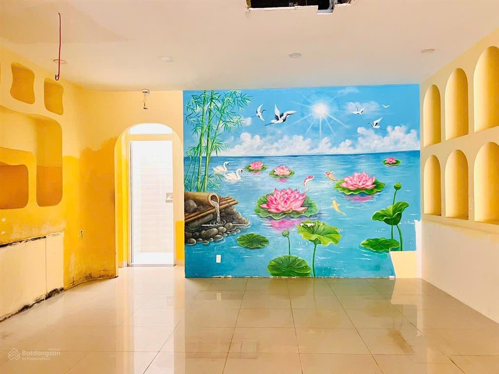 Cho thuê nhà 4 tầng 130m2 ngang 6m mặt tiền đường thích quảng đức, hướng đông mát mẻ.