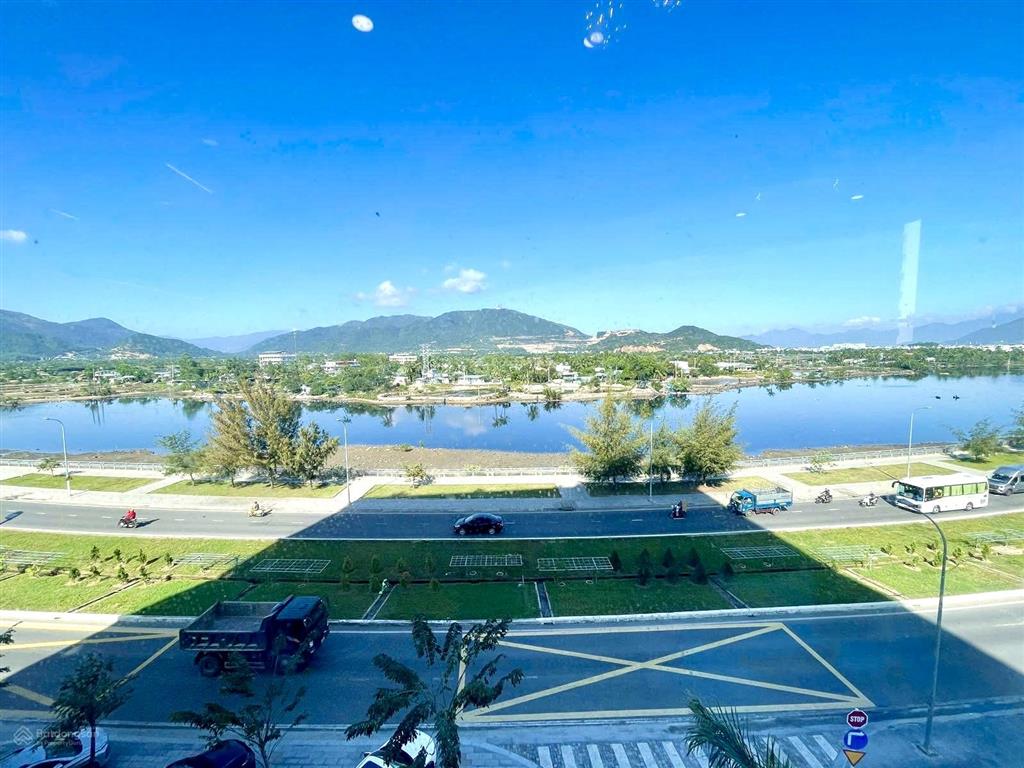 Bán căn góc 2pn 2wc ct1 riverside luxury view sông full nội thất, đối diện sun group.
