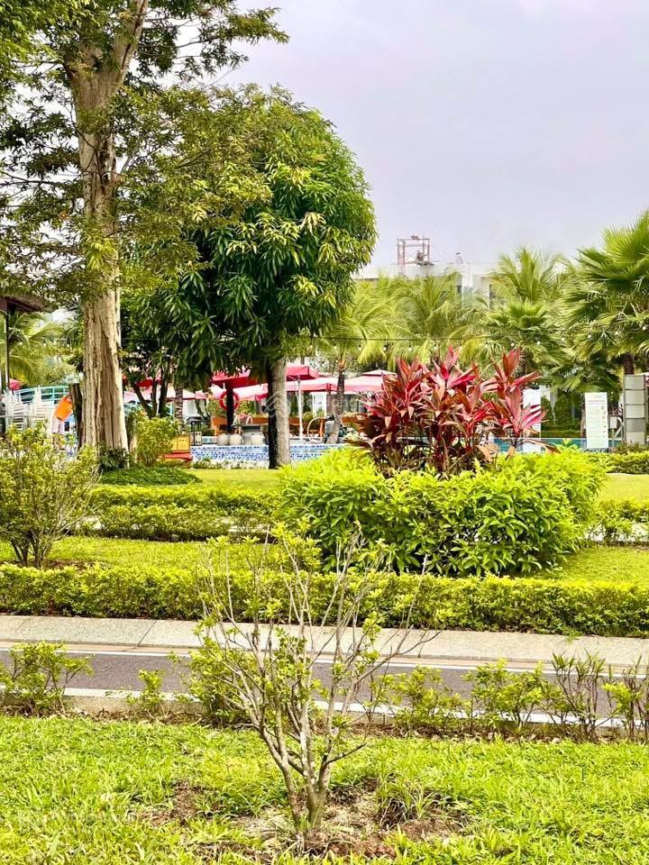 Bán nhà thô 3 tầng gói 8mỹ gia gần hồ bơi hướng đông nam.