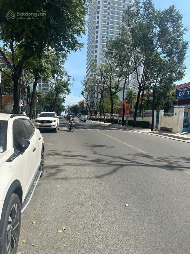Bán nhà 3 tầng mặt tiền đường lý tự trọng cách biển vài bước chân. có dòng tiền kd