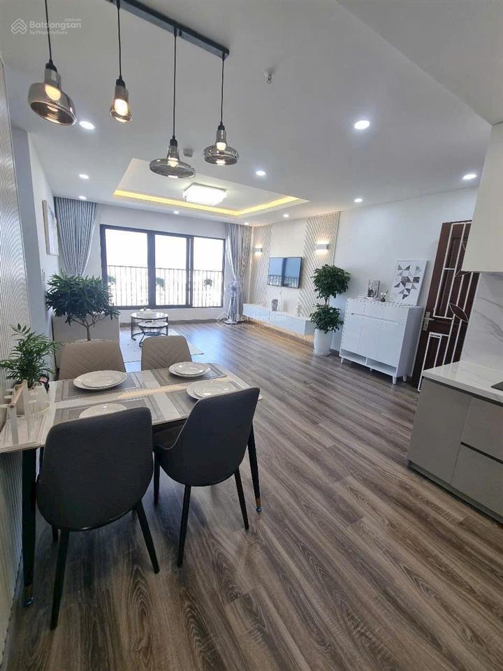 Cho thuê căn hộ góc ct2ph 3pn 2wc view đường tố hữu, full nội thất.