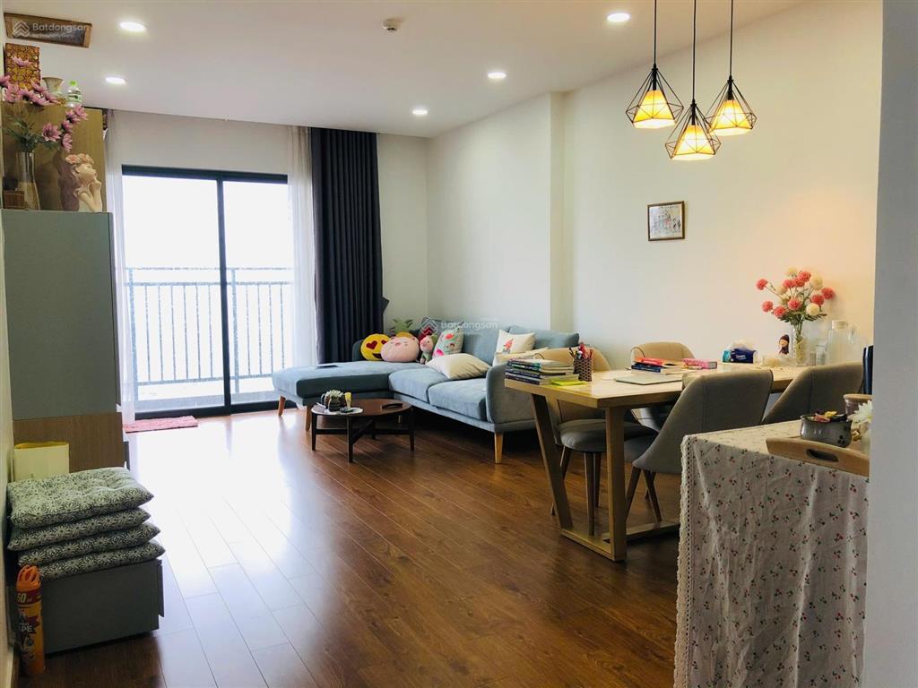Bán căn góc căn hộ dqua 2pn2wc view phố và chợ đầm.