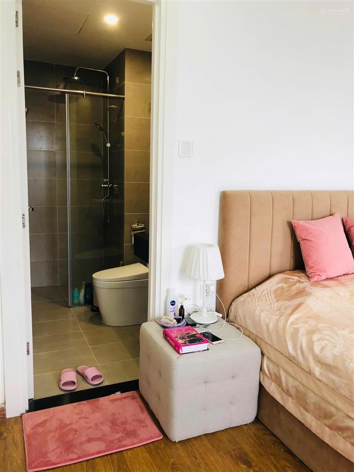 Bán căn góc căn hộ dqua 2pn2wc view phố và chợ đầm.