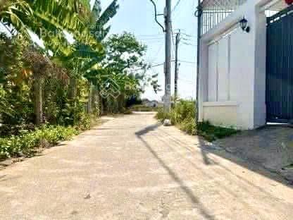 Bán lô đất 2 mặt tiền đường hẻm ô tô gần trục đường chính d30 hướng đông nam.