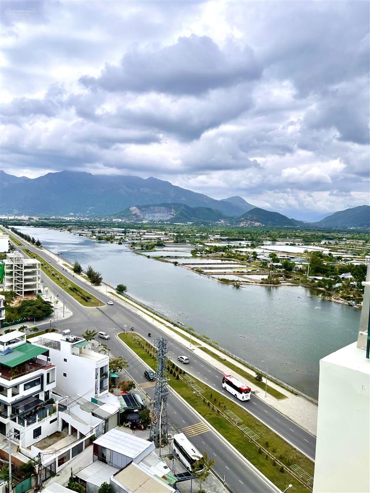 Bán căn hộ ct1luxury riverside 2pn2wc view sông giá tốt.