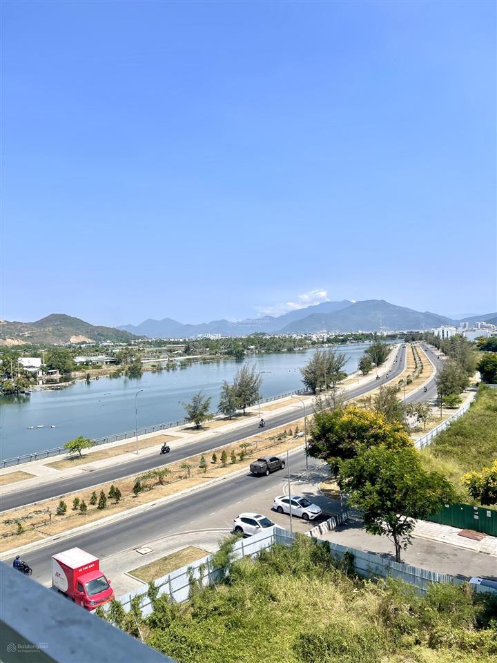 Bán căn hộ ct1luxury riverside 2pn2wc view sông giá tốt.