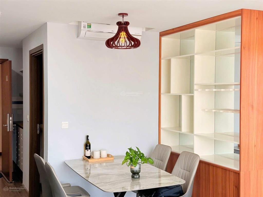 Cho thuê căn hộ biển hud building 2pn2wc full nội thất tầng cao view biển.