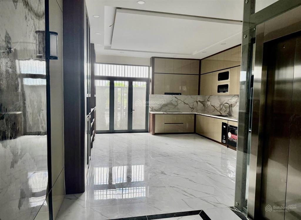 Cho thuê nhà mỹ gia gói 3 có thang máy full nội thất.