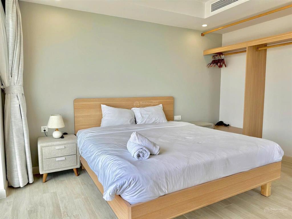 Bán căn góc căn hộ gold coast tòa nam 2pn2wc view trực diện biển.