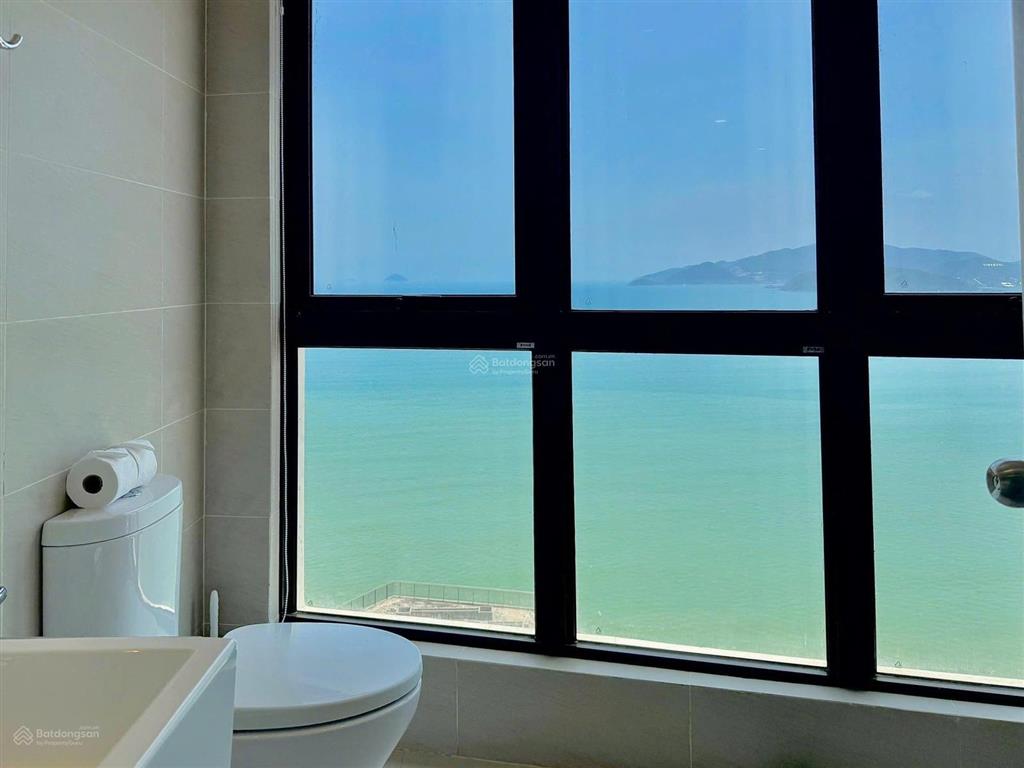 Bán căn góc căn hộ gold coast tòa nam 2pn2wc view trực diện biển.
