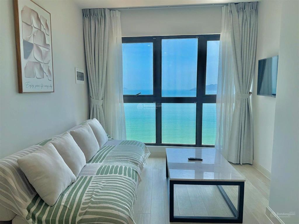 Bán căn góc căn hộ gold coast tòa nam 2pn2wc view trực diện biển.
