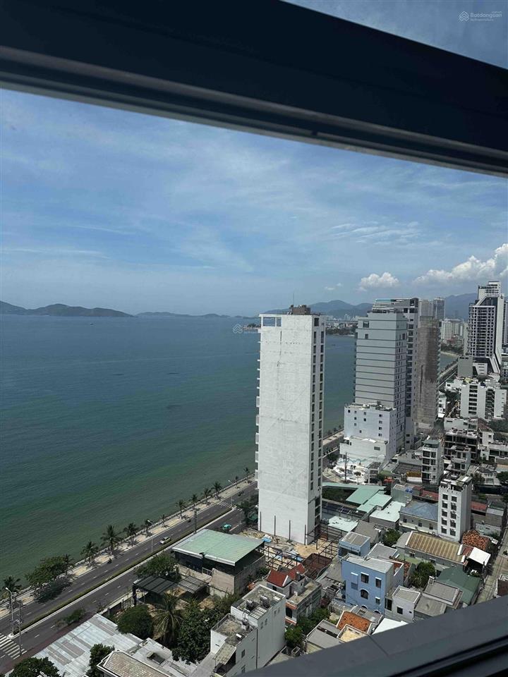 Cho thuê căn hộ mường thanh dương hiến quyền 4 phòng ngủ view biển full nội thất.