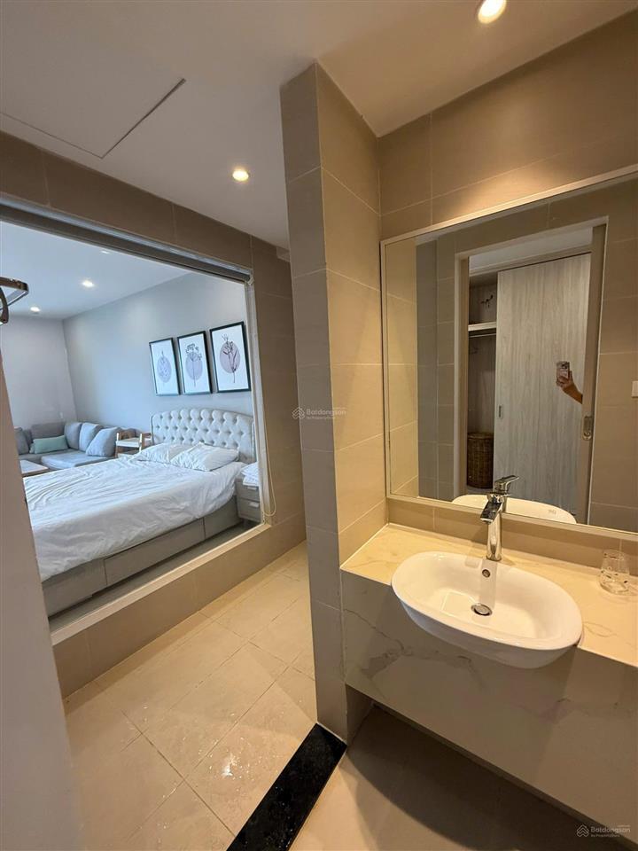 Bán căn hộ biển gold coast nha trang view pháo hoa vinpearl ban công đông nam.